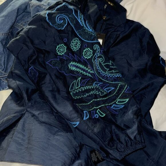 Kobi Halperin

NWT 495.00 Reese Floral Embroidered Silk Blouse SMALL - Picture 9 of 9